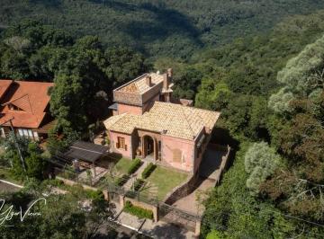 5301602ab4fc0fd61330843e6fc1a.jpeg · Vende-se Casa de 03 dormitórios sendo 02 suítes, 500m² – Planalto, Gramado/RS – Condomínio Vale do B