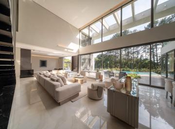 Casa · 630m² · 5 Quartos · 5 Vagas · Casa de Alto padrão em Condomínio Mobiliada com 5 Suítes, Piscina e 5 Vagas à Venda, 630 m² - Orlean