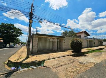 Casa · 300m² · 3 Quartos · 3 Vagas · Casa residencial para aluguel na Vermelha, Teresina – PI
