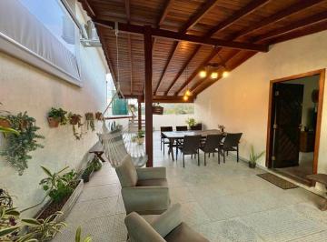 3a22e9fd25381499d7d58a08d0ce413552b8e09b · Casa totalmente térrea em condomínio com área verde e piscina!