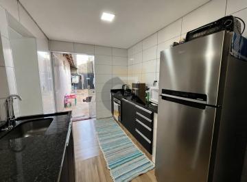 773538998883eed88c9bc63a9c1b5f5f3e1cd120 · Casa Espaçosa à Venda | 3 Dormitórios com Suíte | Quintal Amplo | 2 Vagas Cobertas | Campo Florido –