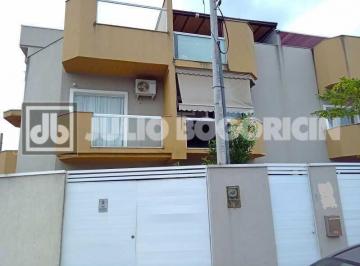 Casa · 158m² · 3 Quartos · 1 Vaga · Taquara Lindíssima Casa em Condomínio Triplex 3suítes reformada. Localização pri