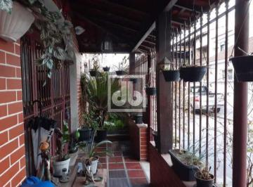 Casa · 202m² · 4 Quartos · 2 Vagas · Linda casa de vila no centro da Freguesia, Jacarepaguá, com uma ótima área exter