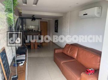 Apartamento · 67m² · 2 Quartos · 1 Vaga · Apartamento com varanda no Pechincha