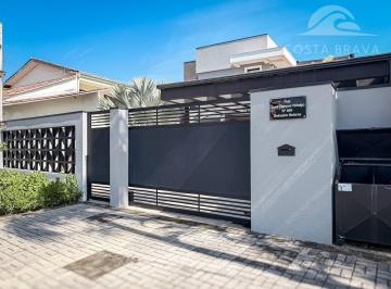 Casa · 250m² · 5 Quartos · 4 Vagas · Betaras, Matinhos.