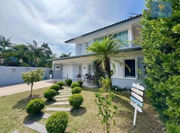 Casa · 275m² · 4 Quartos · 2 Vagas · Sobrado em Capão da Canoa