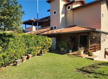 Casa · 396m² · 4 Quartos · 3 Vagas · Casa de Condomínio para alugar em Centro de 396.00m² com 4 Quartos, 4 Suites e 3 Garagens