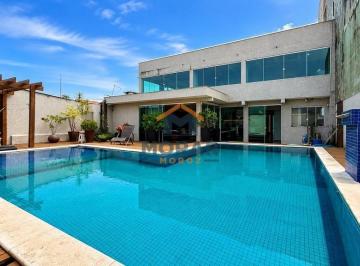 Casa · 451m² · 5 Quartos · 3 Vagas · Sobrado com Piscina e vista mar em Praia de Leste.