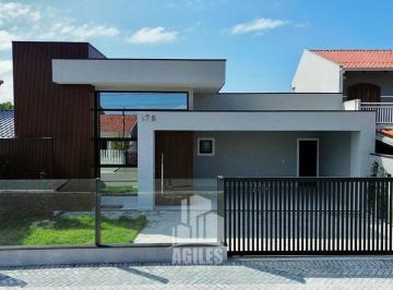 Casa · 3 Quartos · 4 Vagas · Casa com 3 suítes na quadra do mar