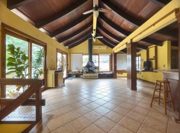 Apartamento · 388m² · 4 Quartos · 2 Vagas · Cobertura com 5 dormitórios, 2 suites, 2 vagas individuais, piscina , ótima localização.