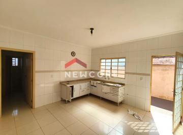 Casa · 390m² · 2 Quartos · 2 Vagas · Casa em 21 de Abril - Centro - Capela do Alto/SP