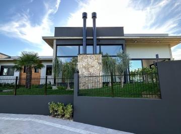 Casa · 251m² · 3 Quartos · 2 Vagas · Inovação e Sofisticação: Casa com Automação, Energia Solar e Conceito Aberto, bairro Universitário e