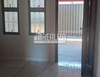 img0 · Casa com 3 Quarto(s) e 2 banheiro(s) para Alugar, 100 m² por R$ 2225 / Mês