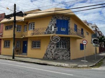 3d1d4de6f27ded3fb4f265e6da9e73c49c5231f9 · Casa Ampla no Centro de Pelotas