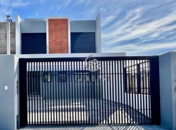 b4813e8e7136ae722fdb8576f9ac479d9ae42776 · Excelente casa com 2 pisos na Zona Norte