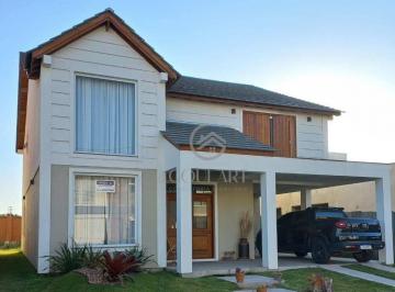 b7f4506045306b13600ad72864bb8fabec15d76d · Casa alto padrão Alphaville Pelotas