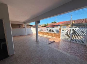 Casa de 3 quartos, Itanhaém · Casa com 3 quartos e churrasqueira em Itanhaém.