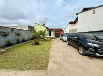 Casa de 2 quartos, Itanhaém · Casa com área gourmet e espaço para piscina em Itanhaém.
