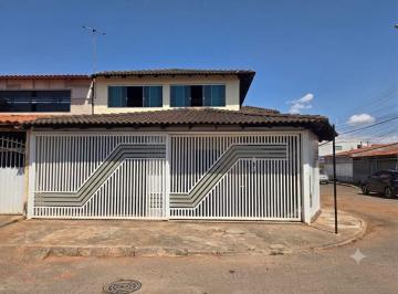 Casa de 3 quartos, Samambaia · CASA ESCRITURADA DE ESQUINA SAMAMBAIA 3 QUARTOS FINANCIAMENTO AVALIA PERMUTA CHURRASQUEIRA ARMÁRIOS
