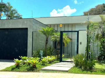 Casa de 3 quartos, Brasília · Bela arquitetura e modernismo, sem excessos