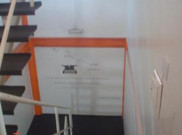 escada segura · Sobreloja 120m² com pé direito 3,20m