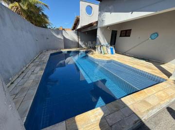 Casa de 3 quartos, Peruíbe · Casa à 150m do mar com piscina e 3 quartos em Peruíbe.
