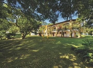 Casa · 4908m² · 4 Quartos · 6 Vagas · Casa colonial de alto padrão na Granja Viana, com piscina e muito charme
