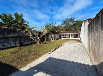 Casa de 2 quartos, Itanhaém · Casa com 2 quartos e espaço para piscina em Itanhaém.