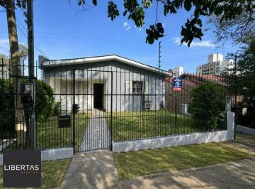 Casa · 260m² · 3 Quartos · 1 Vaga · asa com 260 m², localizada em região residencial e tranquila!