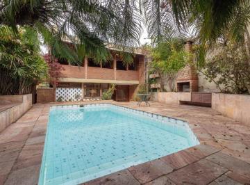 Casa · 308m² · 3 Quartos · 2 Vagas · Maravilhosa casa em frente ao parque