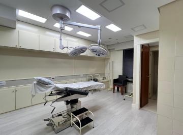 Comercial · 106m² · 3 Quartos · Espetacular Clínica de Cirurgia Médica toda montada à venda na Av. Carlos Gomes