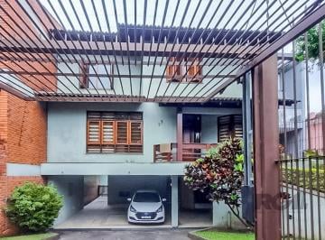 Casa · 378m² · 4 Quartos · Casa em Teresópolis