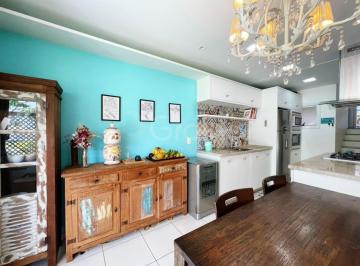 Apartamento · 95m² · 2 Quartos · 1 Vaga · Casa Duplex de 95m² na Lagoa da Conceição.