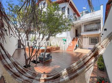 Área externa · Casa à venda no Camargos!