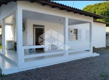 Casa · 264m² · 3 Quartos · 2 Vagas · Casa com 3 dormitórios sendo 1 suíte terra à venda no bairro Carianos - Florianópolis