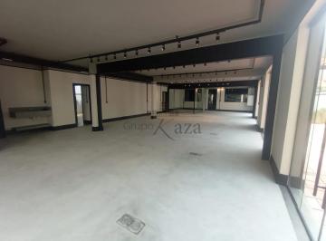 Comercial · 370m² · 5 Quartos · 15 Vagas · Casa Comercial e Residencial - Jardim Guedala - 5 Salas - 370m².