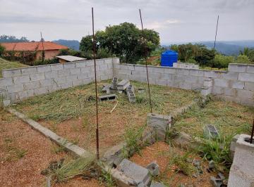 Casa · 500m² · 1 Quarto · 1 Vaga · Terreno com alicerce pronto