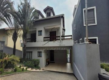 Casa · 450m² · 5 Quartos · 3 Vagas · Casa em Condomínio com 450m², 5 quartos, 3 suítes, com Piscina!!