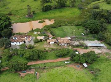 fazenda-sitios-chacaras-com-4-quartos-em-carmopolis-de-minas-mg-no-bairro-rural-imovel445224-img6a831c0b69b69.jpg · Fazenda / Sítios / Chácaras com 4 quartos à venda em Carmópolis De Minas, no bairro Rural