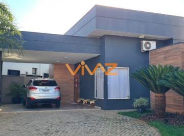 Casa · 241m² · 3 Quartos · 4 Vagas · Casa de Condomínio para venda em Centro de 241.00m² com 3 Quartos, 3 Suites e 4 Garagens