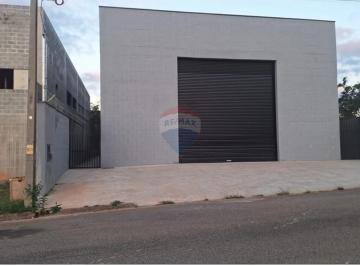Comercial · 432m² · 4 Vagas · Galpão / Depósito / Armazém para alugar em Uberaba de 432.50m² com 4 Garagens