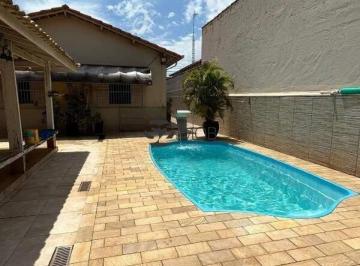 Casa · 300m² · 3 Quartos · 2 Vagas · Casa para venda em Santa Cruz de 300.00m² com 3 Quartos, 1 Suite e 2 Garagens