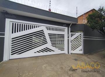 Casa · 204m² · 3 Quartos · 3 Vagas · Casa para alugar em Jardim Bandeirantes de 203.50m² com 3 Quartos e 3 Garagens