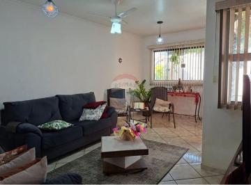 Casa · 192m² · 2 Quartos · Casa para venda em Vila Bianchi de 191.57m² com 2 Quartos e 1 Suite
