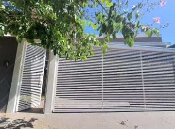 Casa · 125m² · 3 Quartos · 2 Vagas · Casa para venda e aluguel em Centro de 125.00m² com 3 Quartos, 1 Suite e 2 Garagens