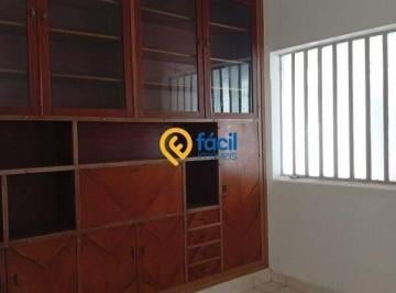 Casa · 300m² · 3 Quartos · 2 Vagas · Casa para alugar em Centro de 300.00m² com 3 Quartos e 2 Garagens