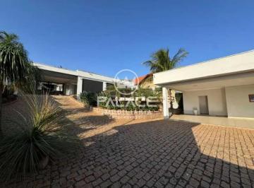 Casa · 390m² · 4 Quartos · 8 Vagas · Casa para venda em Centro de 390.00m² com 4 Quartos, 3 Suites e 8 Garagens