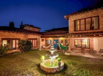 Casa · 342m² · 3 Quartos · 4 Vagas · Casa para venda em Praça Da Aldeia Da Serra I de 342.00m² com 3 Quartos, 3 Suites e 4 Garagens