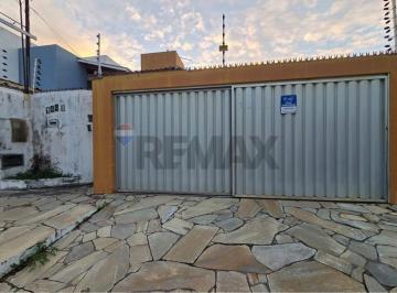 Casa · 150m² · 3 Quartos · 2 Vagas · Casa térrea, 3 quartos, 1 suite, 2 vagas de garagem, piscina, área gourmet,, Aruana