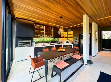 6890e1db-f55d-4dc0-9519-524d8d63e803 · Casa no condomínio Alpes da Cantareira para venda com 3 quartos, sendo 3 suítes, 350m²